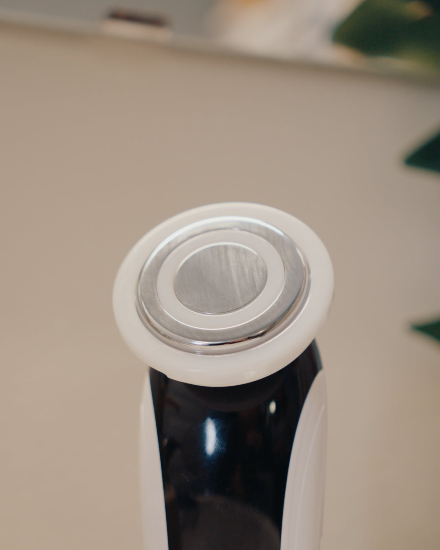 GlowWave™ Induction Skin Perfector