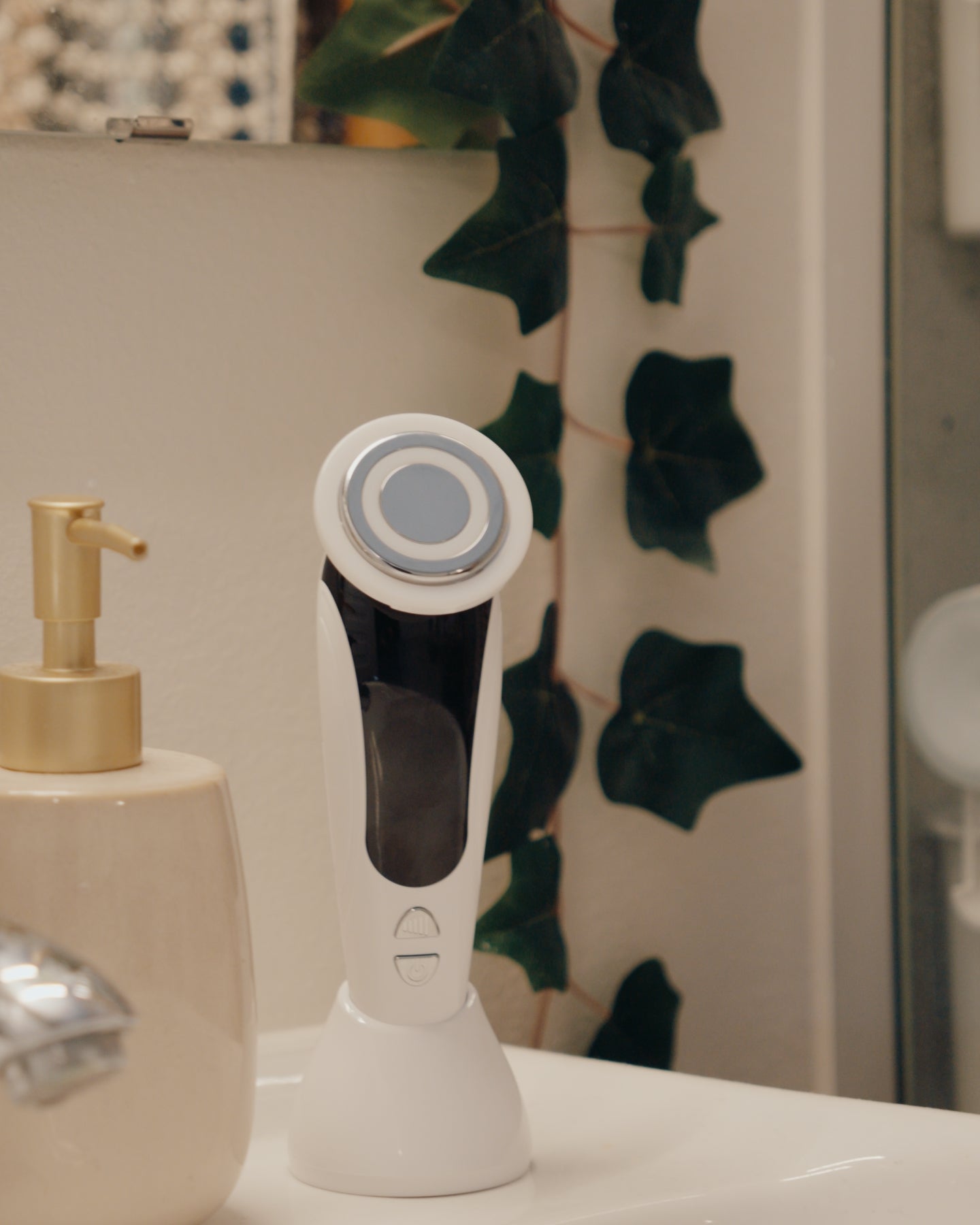 GlowWave™ Induction Skin Perfector